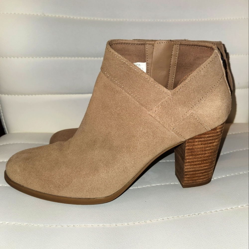 Koolaburra by Ugg Tan Suede Ankle Boots 10